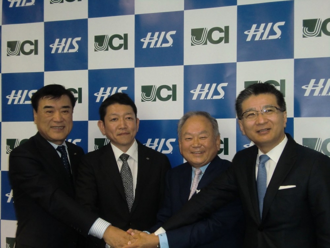 左から、H.I.S. 澤田秀雄会長兼社長、H.I.S.モバイル 猪腰英知社長、日本通信 三田聖二会長、日本通信 福田尚久社長